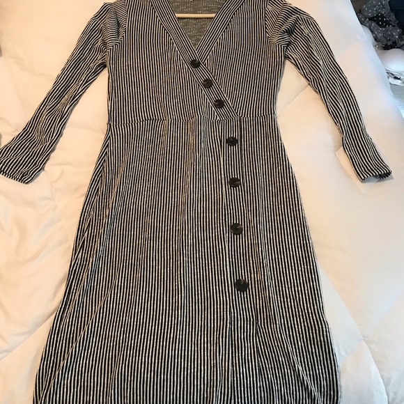 Stripped long sleeve dress, assymetrical buttons - Picture 2 of 4